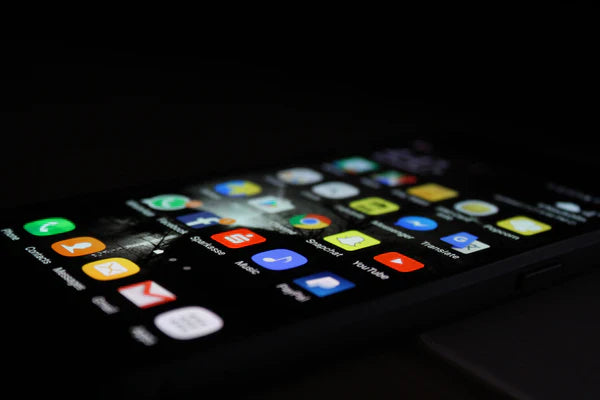 8 Travel Apps That Are ESSENTIAL For Overseas Travel