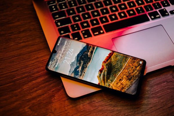 EE EU Roaming vs Simify: Better Way to Stay Connected