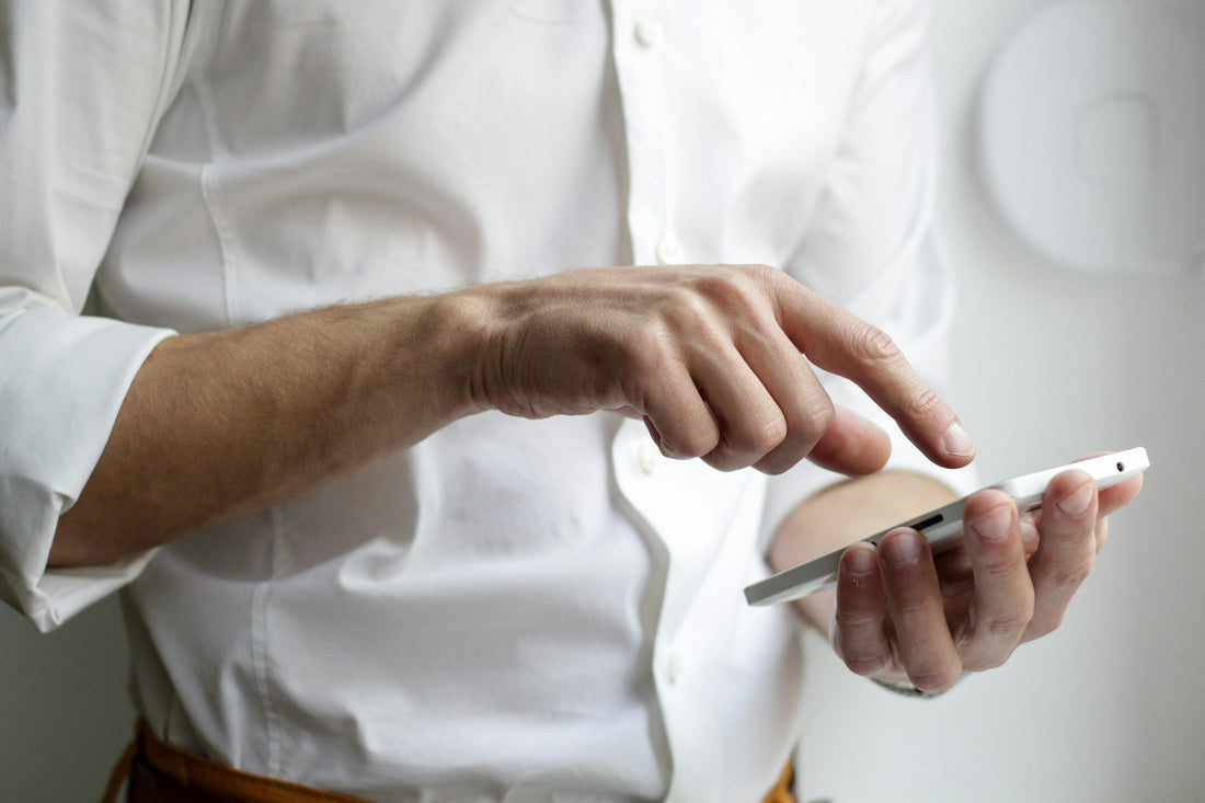 Vodafone Australia Roaming vs Simify: Which Wins Abroad?